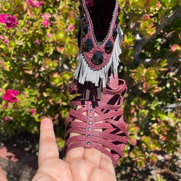 Authentic Christian Dior heels in burgundy leather with grey suede detail. - Picture 10 of 16